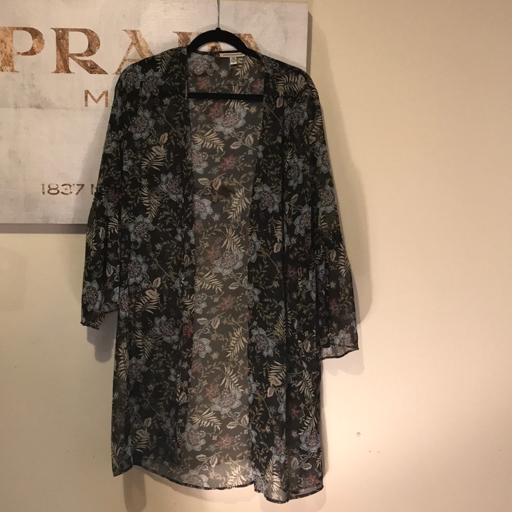Lightweight floral kimono